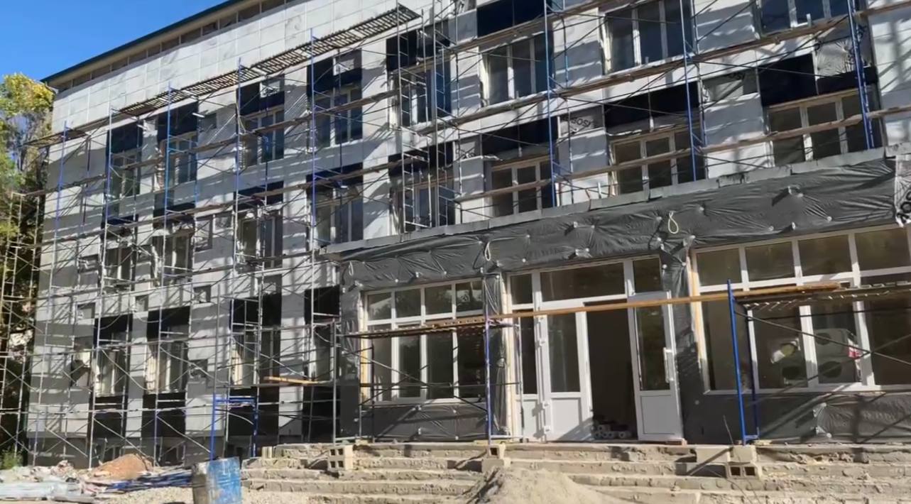 В Тырныаузе обновляют поликлинику