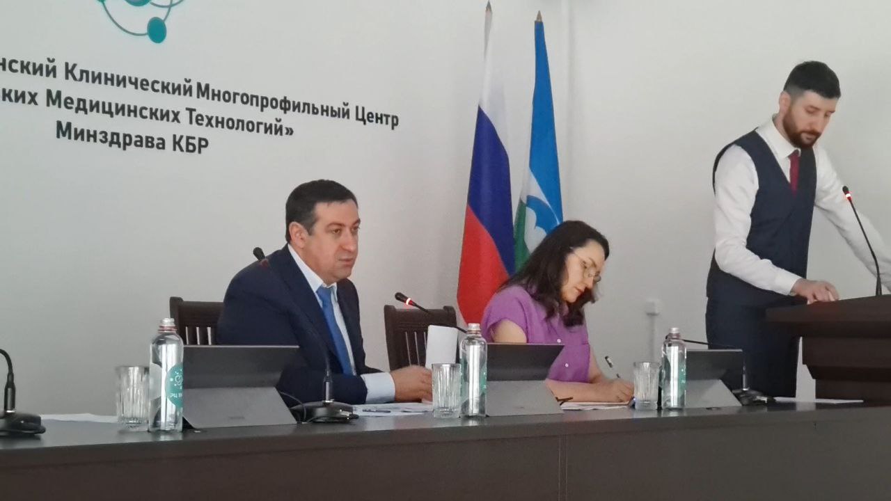 Министр здравоохранения Кабардино-Балкарской Республики Рустам Калибатов провел совещание с руководителями медицинских организаций, на котором были обсуждены важные вопросы в сфере здравоохранения.