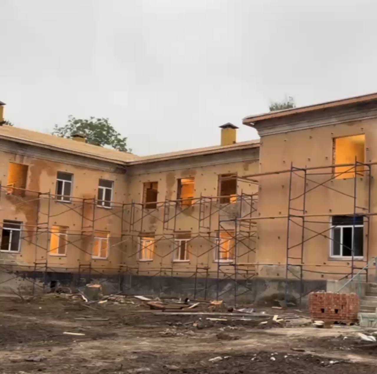 Рустам Калибатов ознакомился с ходом капитального ремонта Центра ментального здоровья детей 