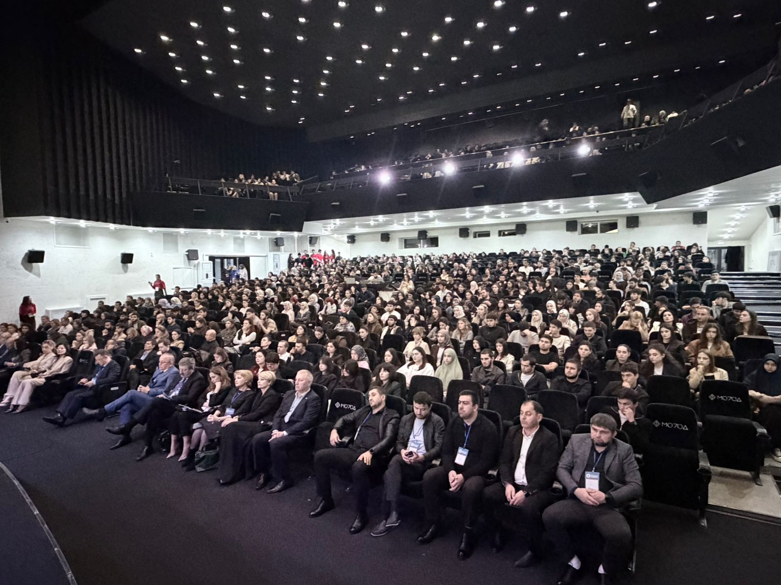 В Нальчике проходит стоматологический научно-практический форум "ВЕРШИНЫ КАВКАЗА", который открыл министр здравоохранения КБР Рустам Калибатов. 