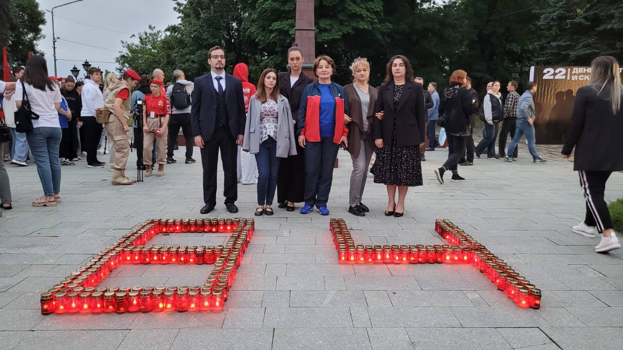Сотрудники Минздрава Кабардино-Балкарской Республики и Городской поликлиники № 1 приняли участие в акции «Свеча памяти»
