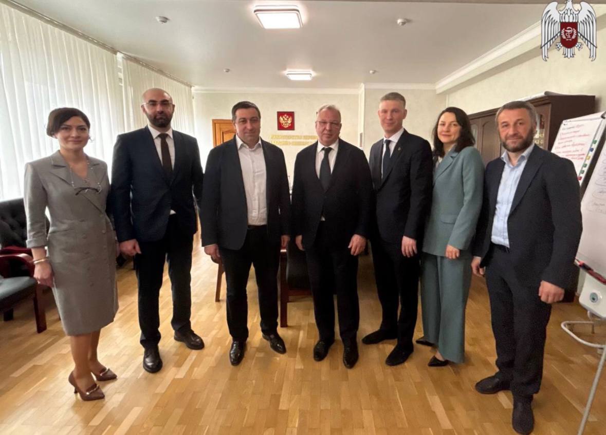Рустам Калибатов провел встречу с представителями НМИЦ стоматологии и челюстно-лицевой хирургии Минздрава России