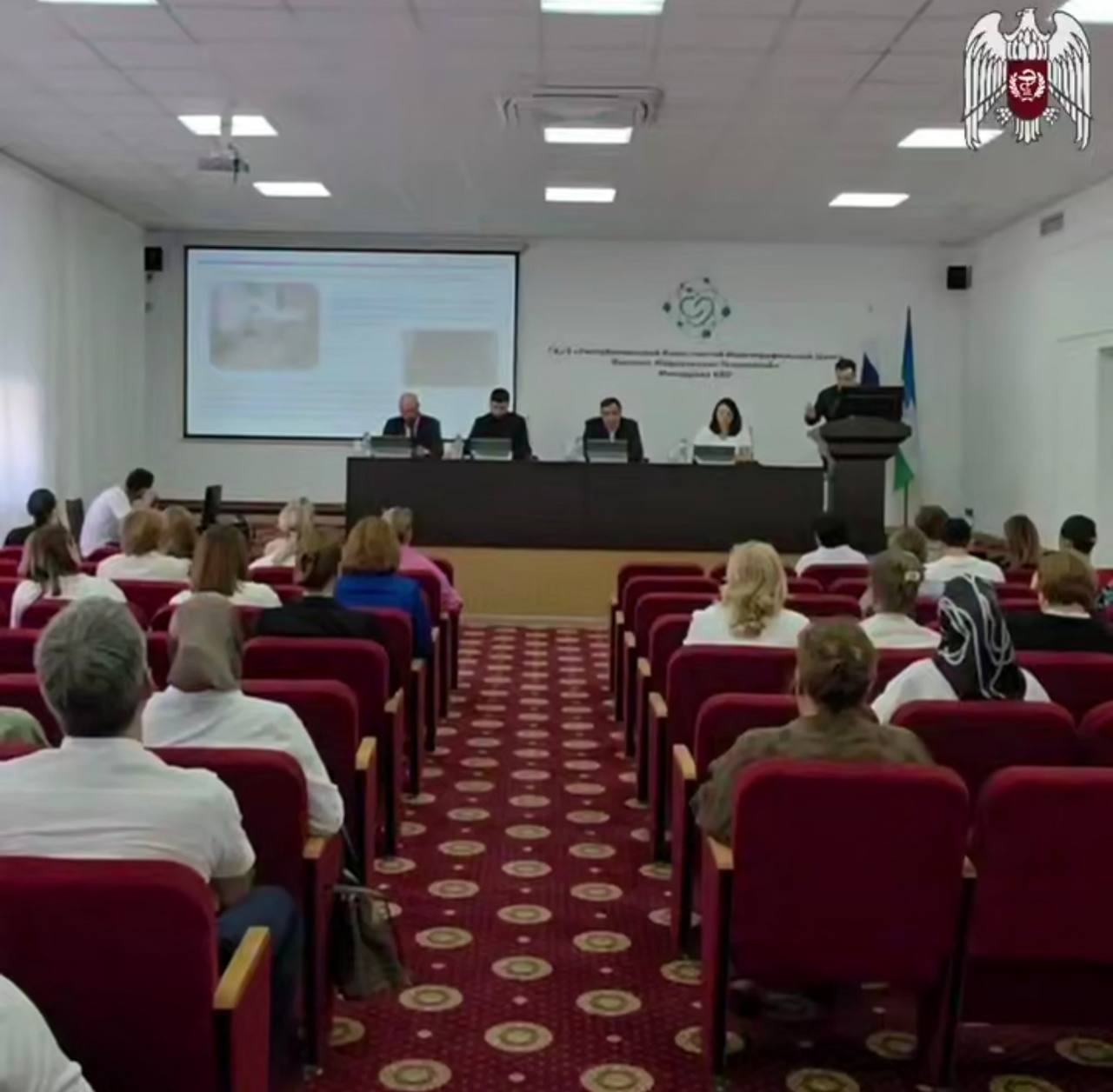 Министр здравоохранения КБР Рустам Калибатов провёл совещание с руководителями медицинских организаций.