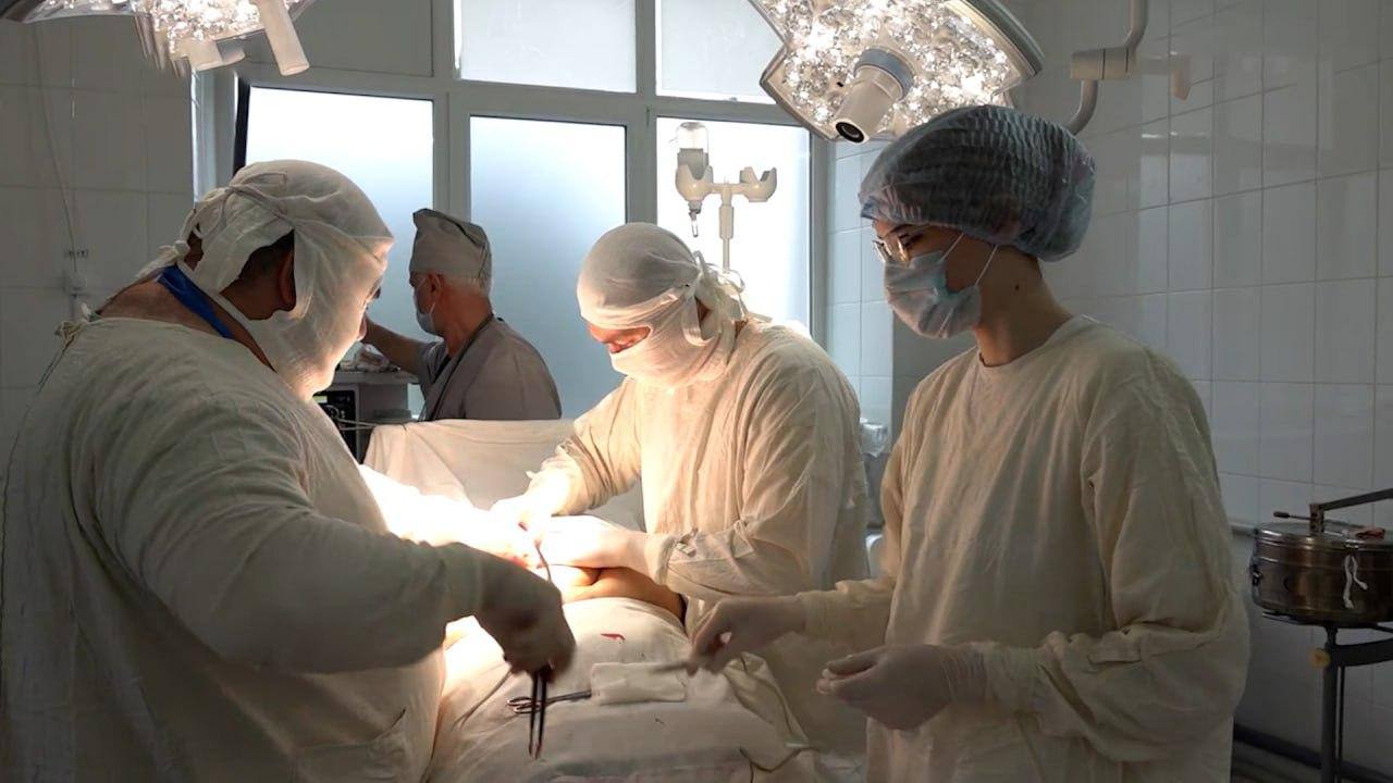 В рамках шефской помощи, по поручению Главы республики в Скадовскую Центральную районную больницу Херсонской области прибыла бригада медиков из Кабардино-Балкарской Республики.